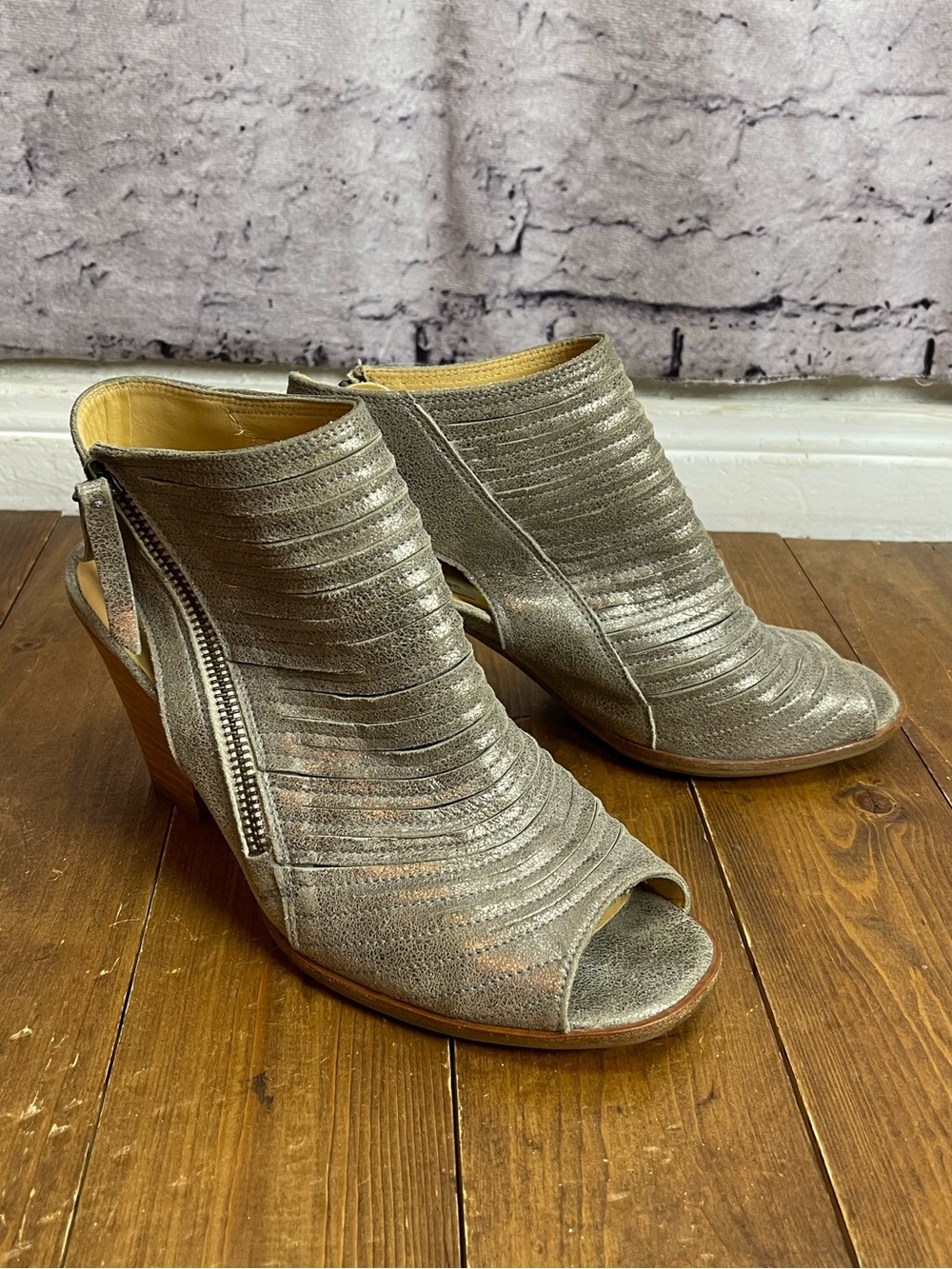 Paul Green Cayanne peep toe sandal metallic gray leather US size 7.5